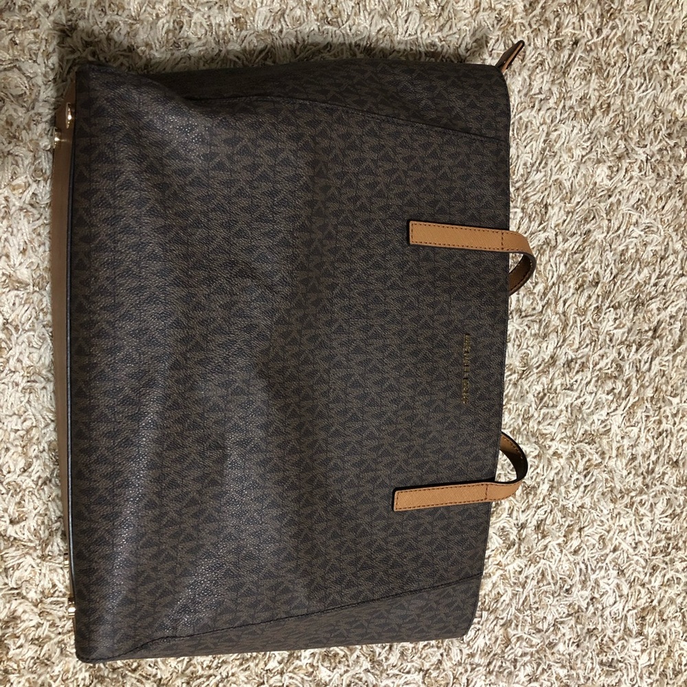 Michael kors signature tote